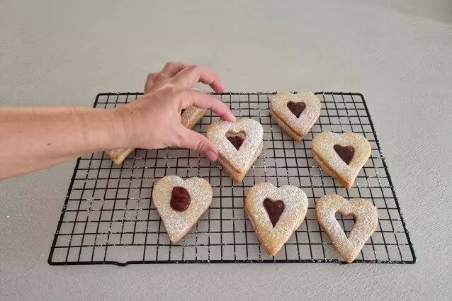 Печенье ко Дню Святого Валентина: рецепт песочного печенья для влюбленных